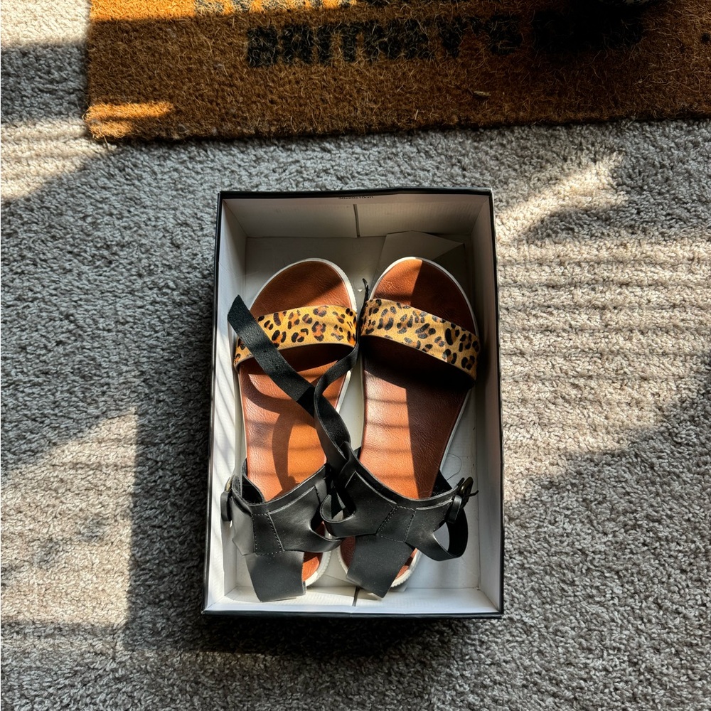 Leopard print sandal